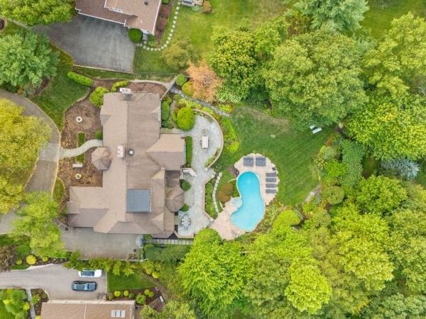 54 Hamilton Dr East, North Caldwell, NJ 07006