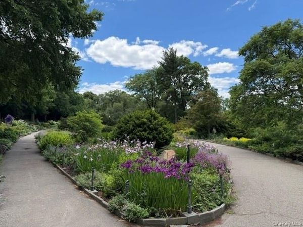 225 Bennett Avenue, Unit 2R, New York (Manhattan), NY 10040