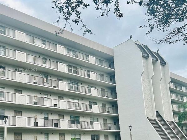 3100 W Rolling Hills Cir, Unit 310, Davie, FL 33328