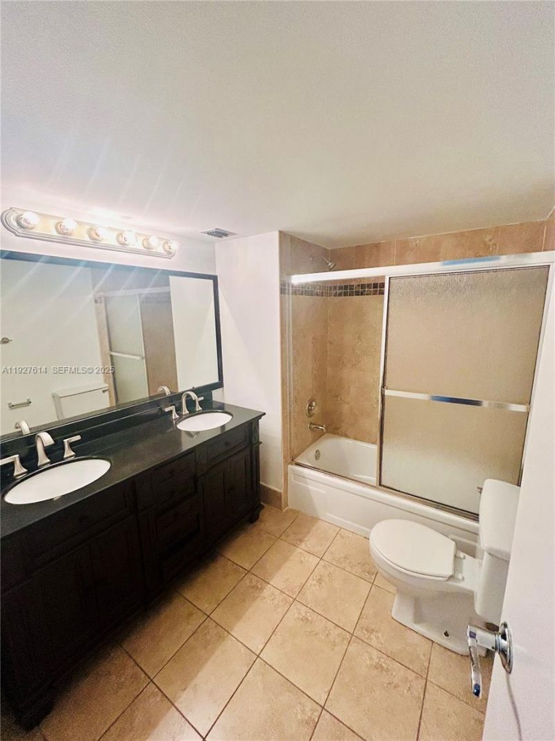 3100 W Rolling Hills Cir, Unit 310, Davie, FL 33328 Photo
