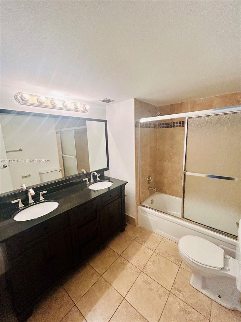 3100 W Rolling Hills Cir, Unit 310, Davie, FL 33328 Photo