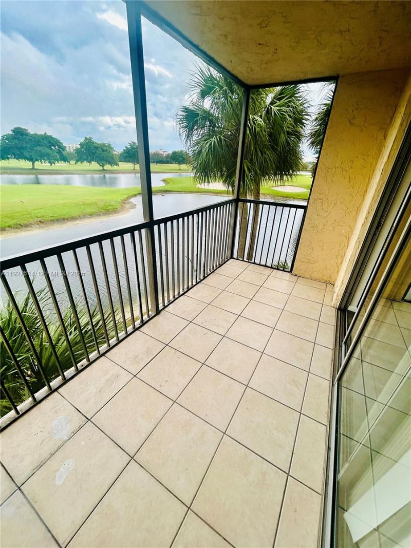 3100 W Rolling Hills Cir, Unit 310, Davie, FL 33328 Photo