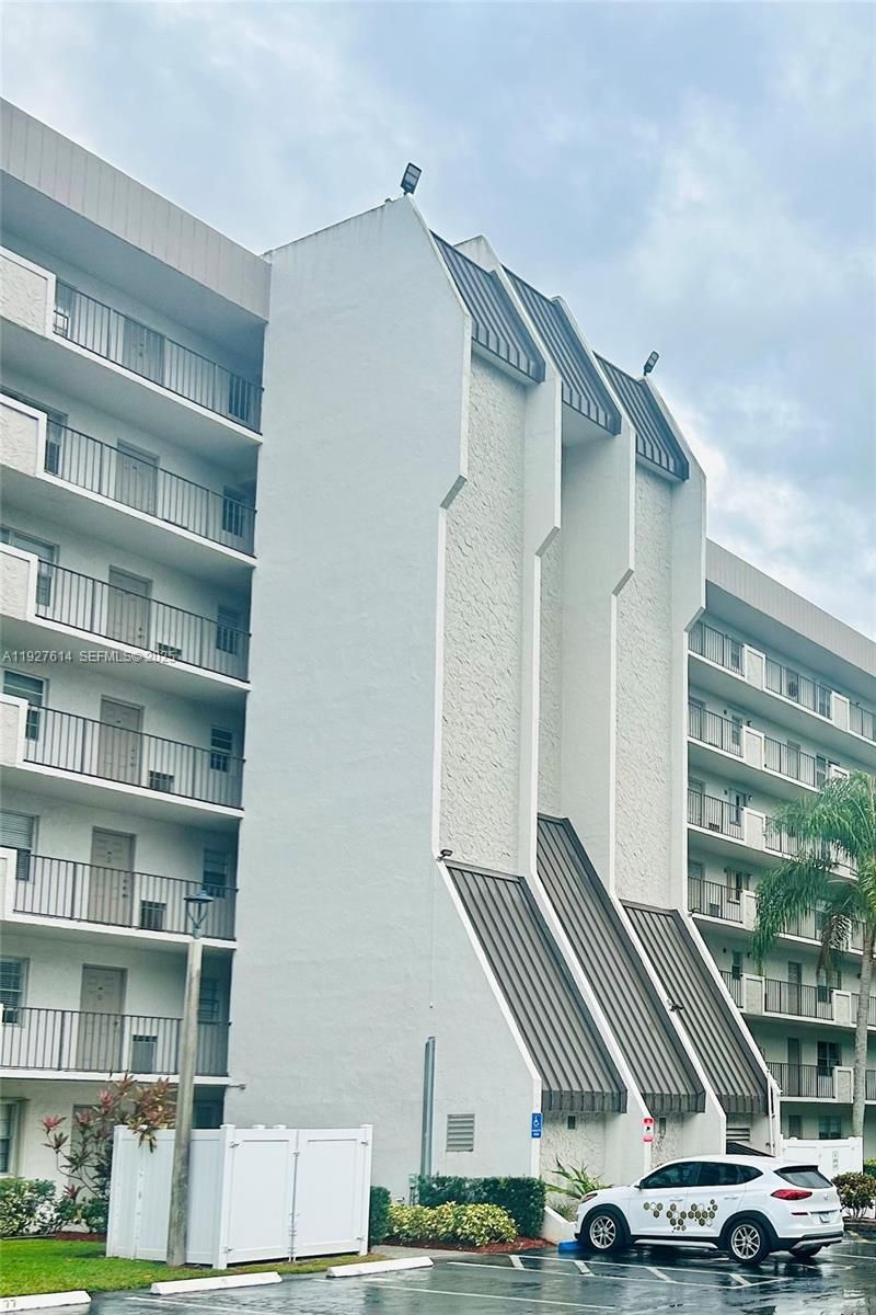 3100 W Rolling Hills Cir, Unit 310, Davie, FL 33328 Photo