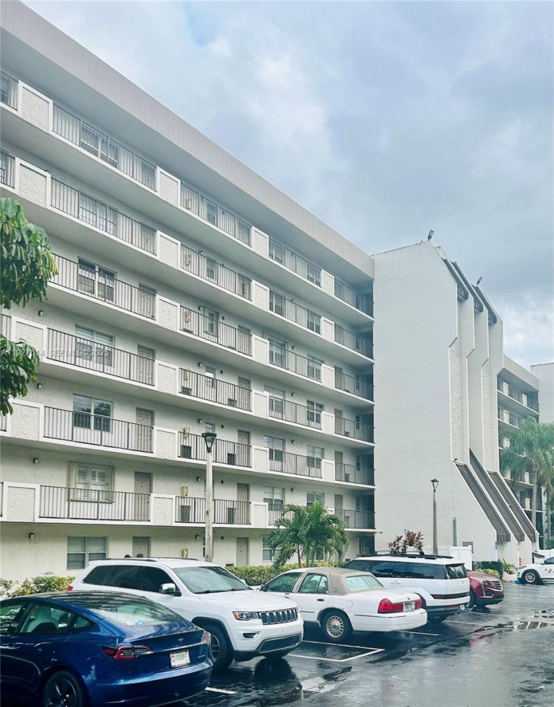 3100 W Rolling Hills Cir, Unit 310, Davie, FL 33328 Photo