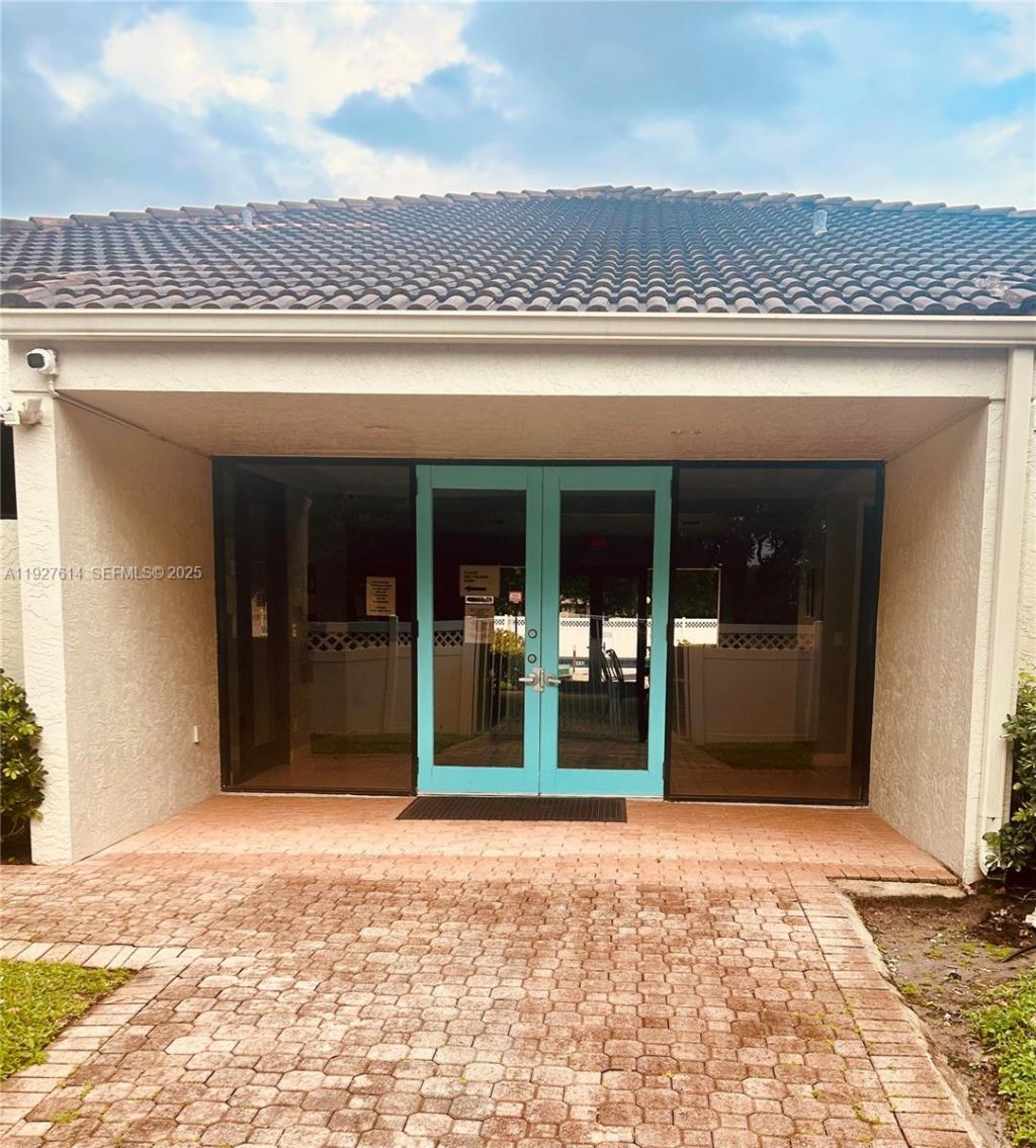 3100 W Rolling Hills Cir, Unit 310, Davie, FL 33328 Photo