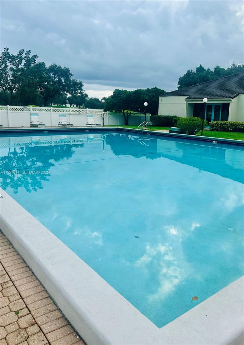 3100 W Rolling Hills Cir, Unit 310, Davie, FL 33328 Photo