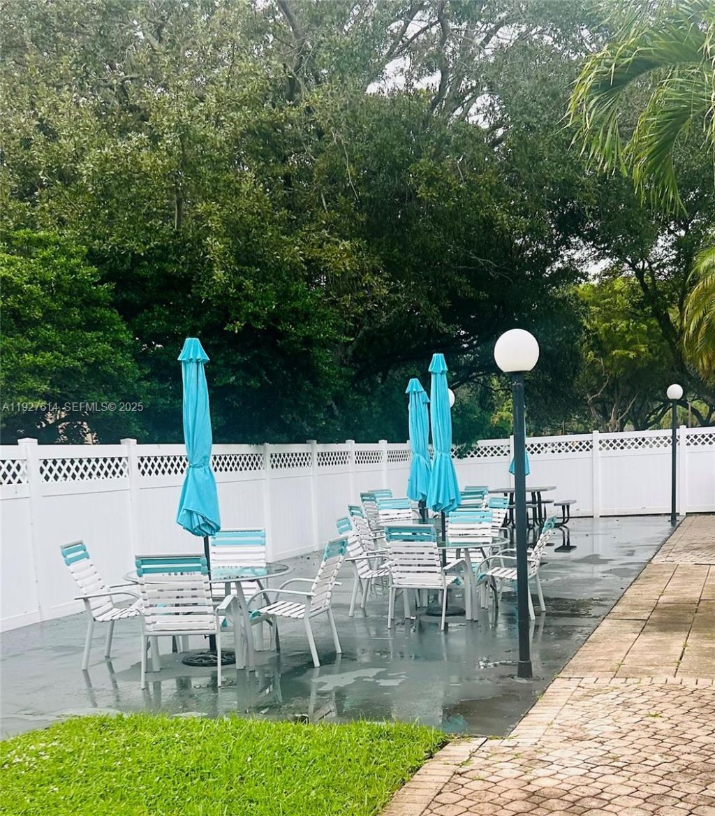 3100 W Rolling Hills Cir, Unit 310, Davie, FL 33328 Photo