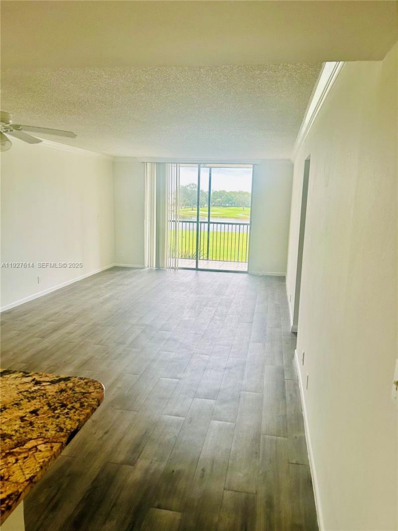 3100 W Rolling Hills Cir, Unit 310, Davie, FL 33328 Photo