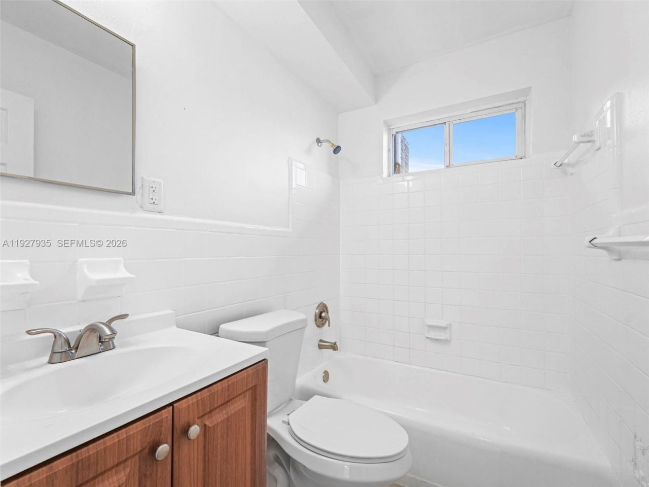 1460 NW 52nd St, Unit FRONT, Miami, FL 33142 Photo