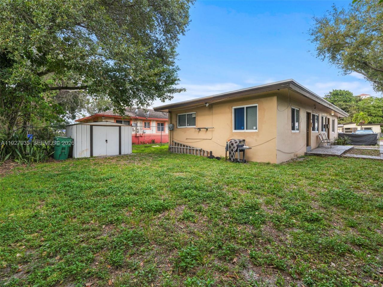 1460 NW 52nd St, Unit FRONT, Miami, FL 33142 Photo