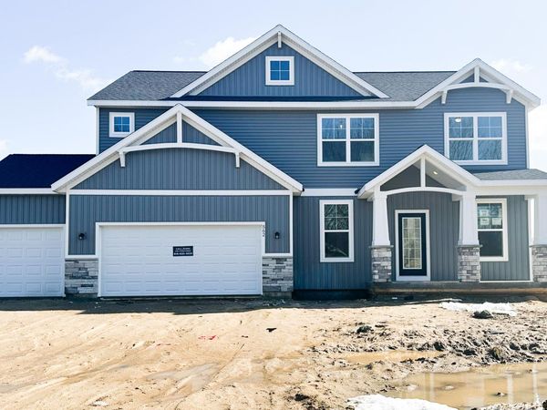 562 Lincoln Lawns Drive NW, Walker, MI 49534