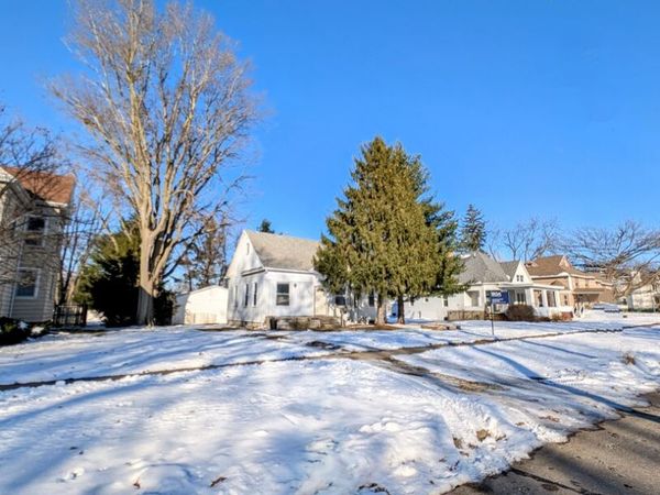 543 E 3rd Street, El Paso, IL 61738