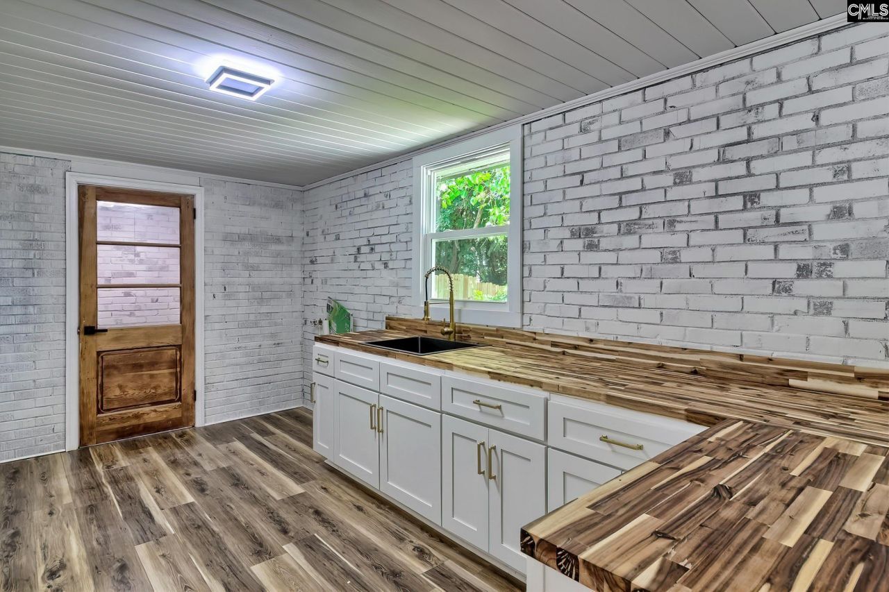 900 Michaelmas (aka "m" Ave) Avenue Photo 14