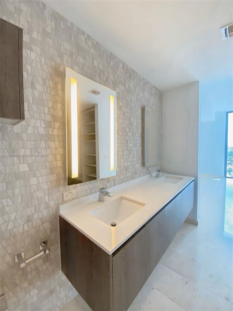 88 SW 7th St, Unit 3906, Miami, FL 33130 Photo