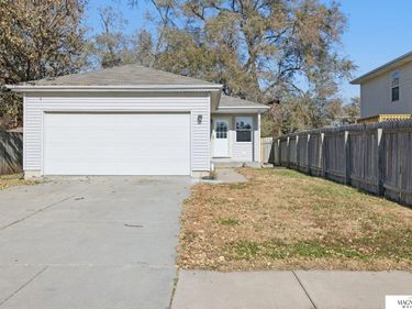 310 Knox Street, Lincoln, NE 68521