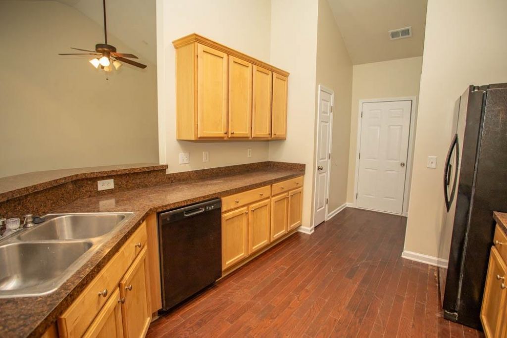 4693 Farm Lake Dr. Photo 11
