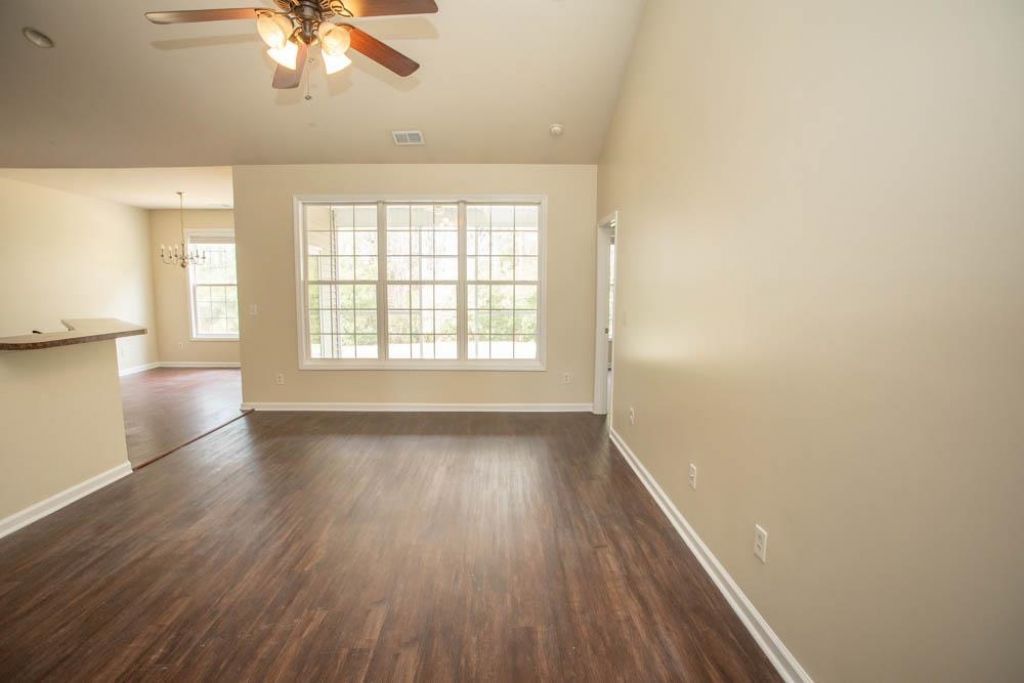 4693 Farm Lake Dr. Photo 4
