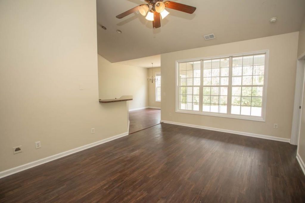 4693 Farm Lake Dr. Photo 5