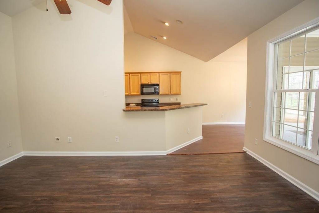 4693 Farm Lake Dr. Photo 6