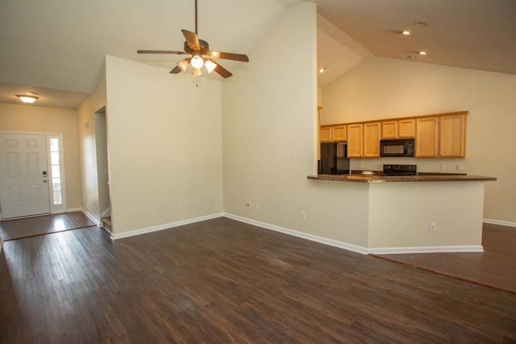 4693 Farm Lake Dr. Photo 7