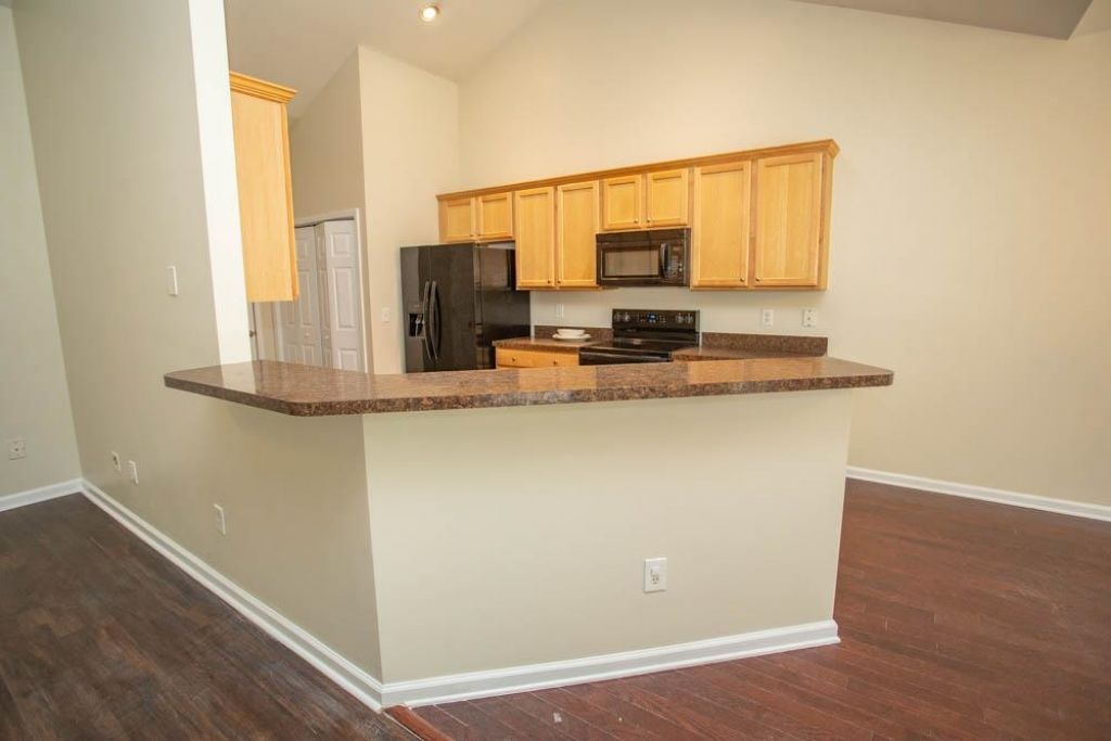 4693 Farm Lake Dr. Photo 8