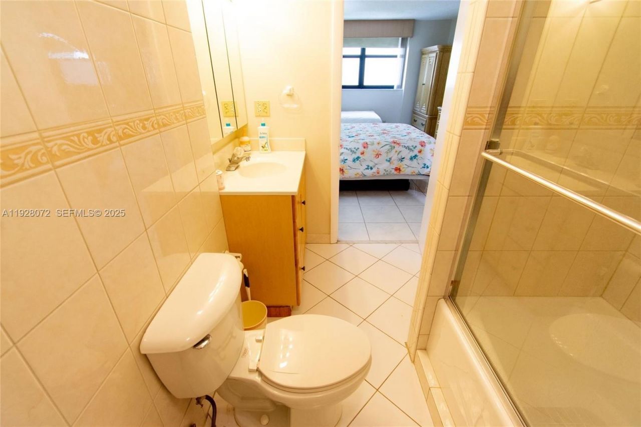 1621 Collins, Unit 406, Miami Beach, FL 33139 Photo