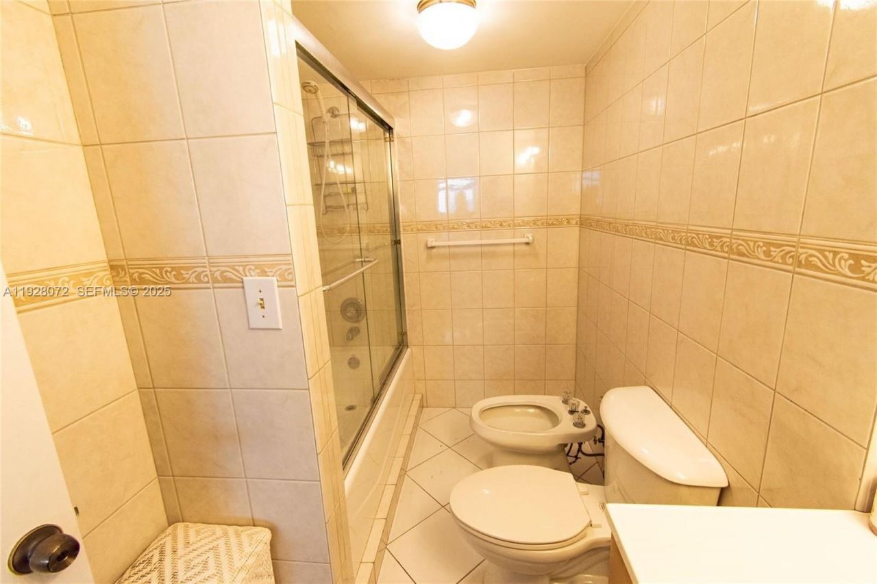 1621 Collins, Unit 406, Miami Beach, FL 33139 Photo