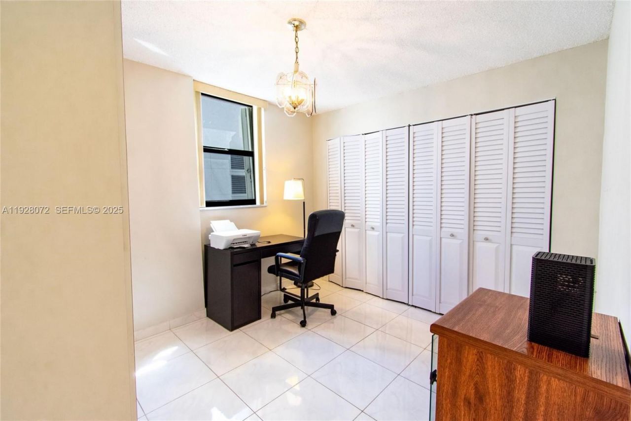 1621 Collins, Unit 406, Miami Beach, FL 33139 Photo