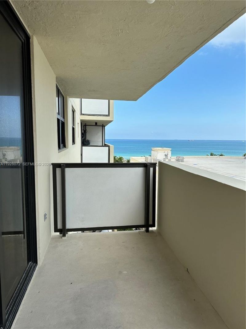 1621 Collins, Unit 406, Miami Beach, FL 33139 Photo
