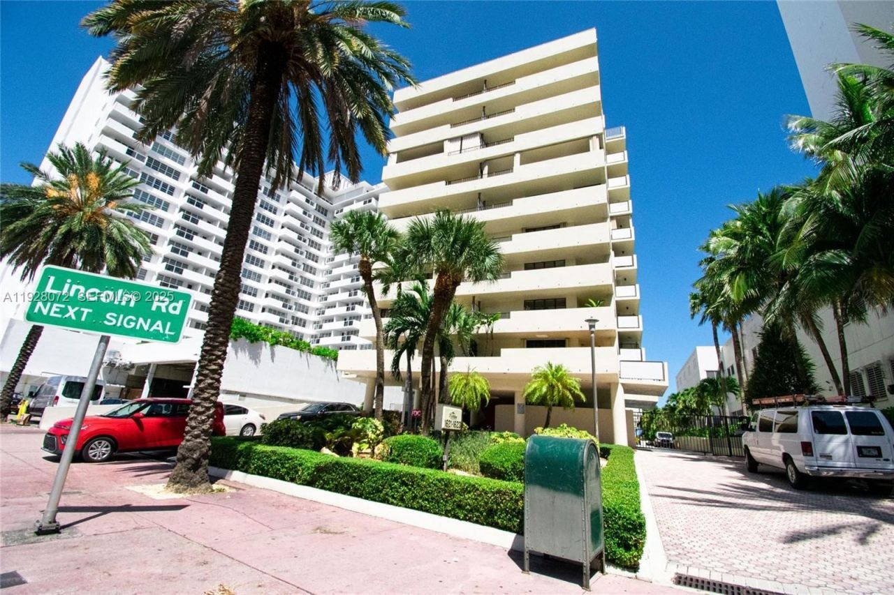 1621 Collins, Unit 406, Miami Beach, FL 33139 Photo