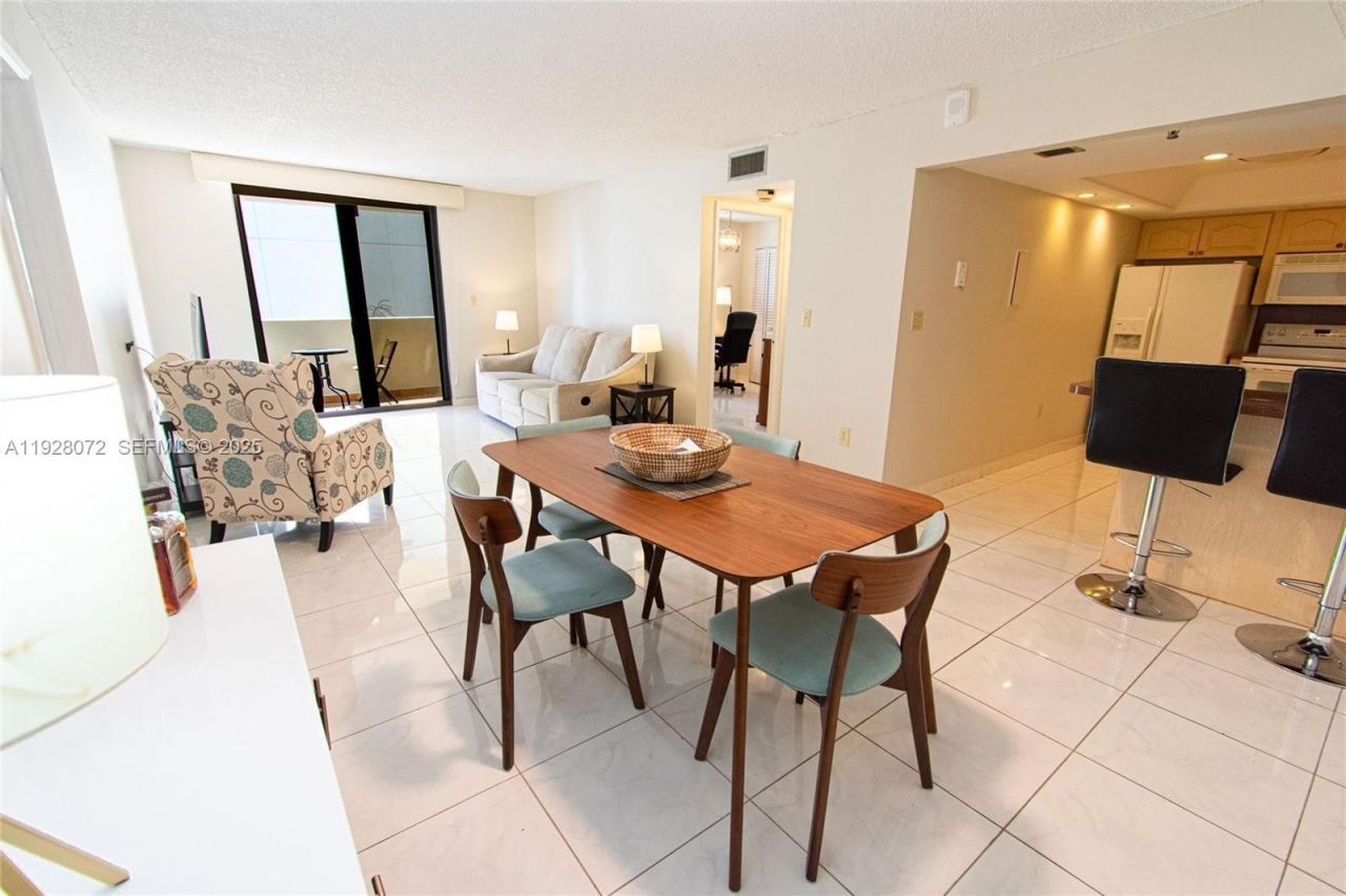 1621 Collins, Unit 406, Miami Beach, FL 33139 Photo
