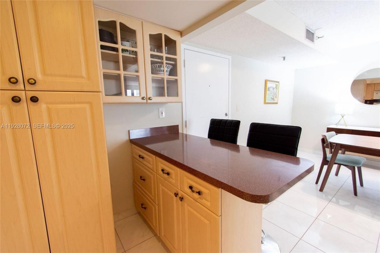 1621 Collins, Unit 406, Miami Beach, FL 33139 Photo
