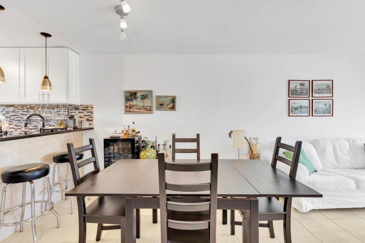 6071 NW 61st Ave, Unit 303, Tamarac, FL 33319 Photo