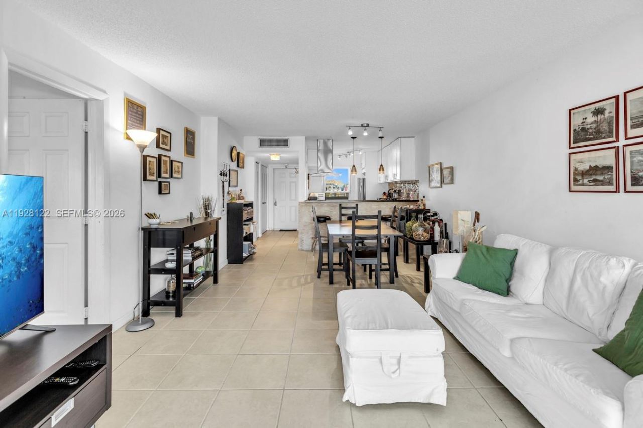 6071 NW 61st Ave, Unit 303, Tamarac, FL 33319 Photo