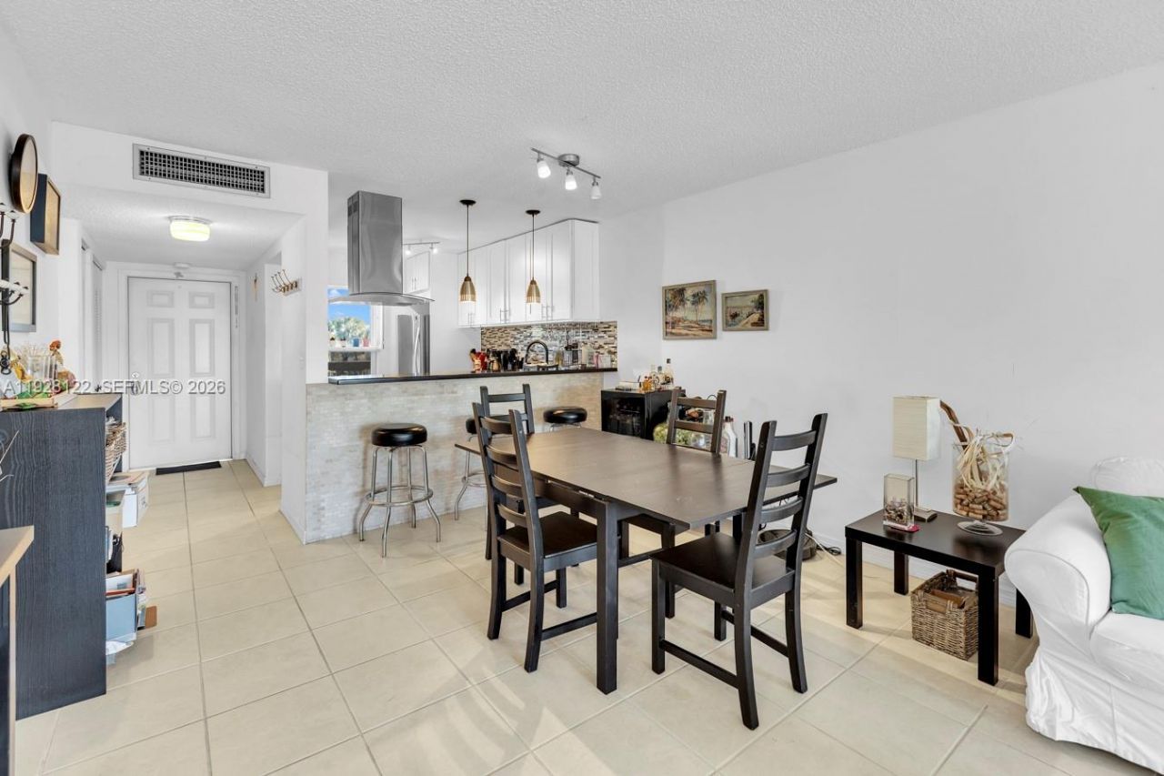 6071 NW 61st Ave, Unit 303, Tamarac, FL 33319 Photo