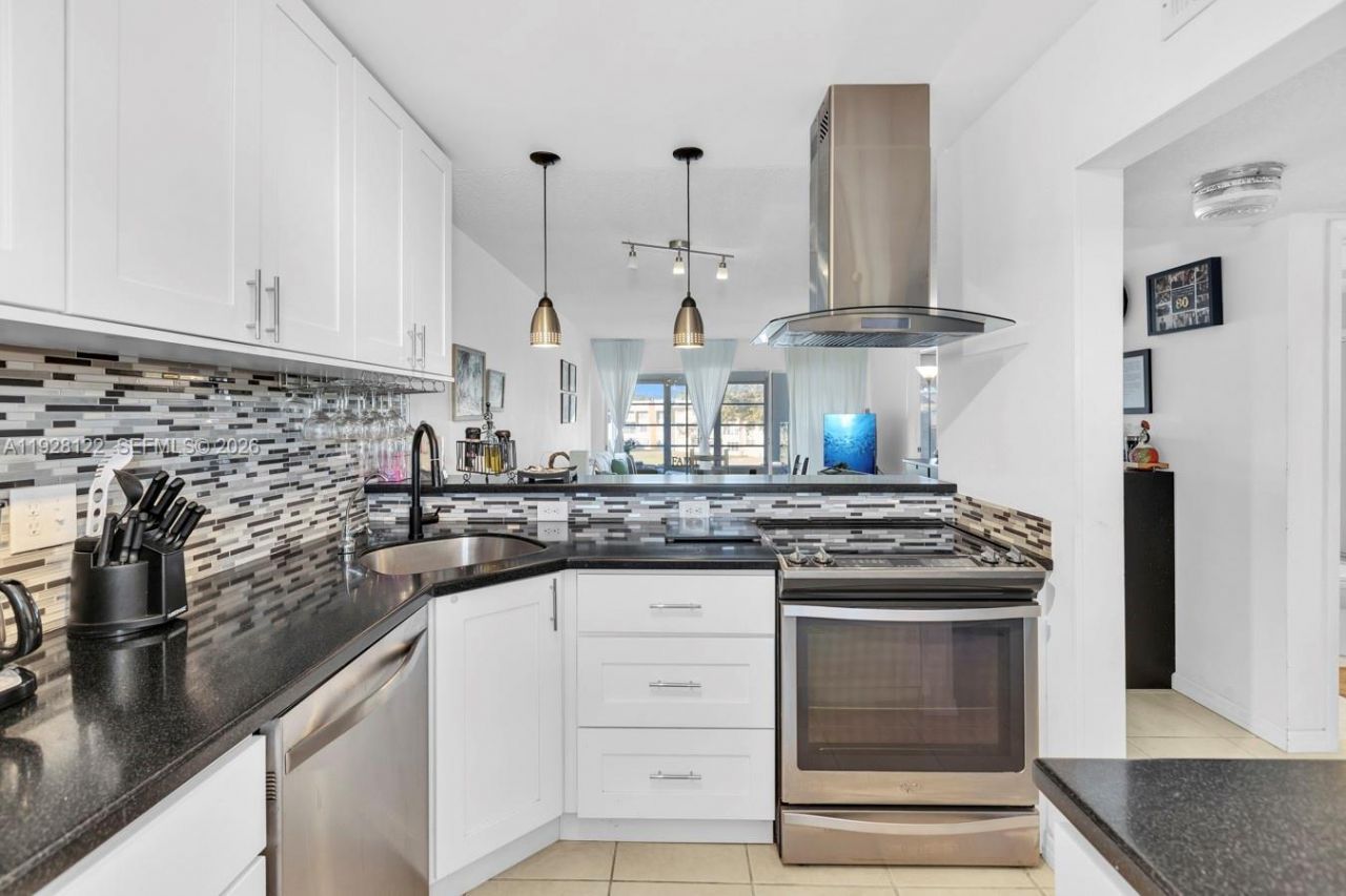 6071 NW 61st Ave, Unit 303, Tamarac, FL 33319 Photo