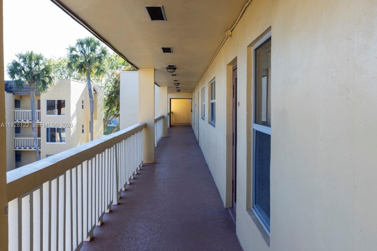 6071 NW 61st Ave, Unit 303, Tamarac, FL 33319 Photo