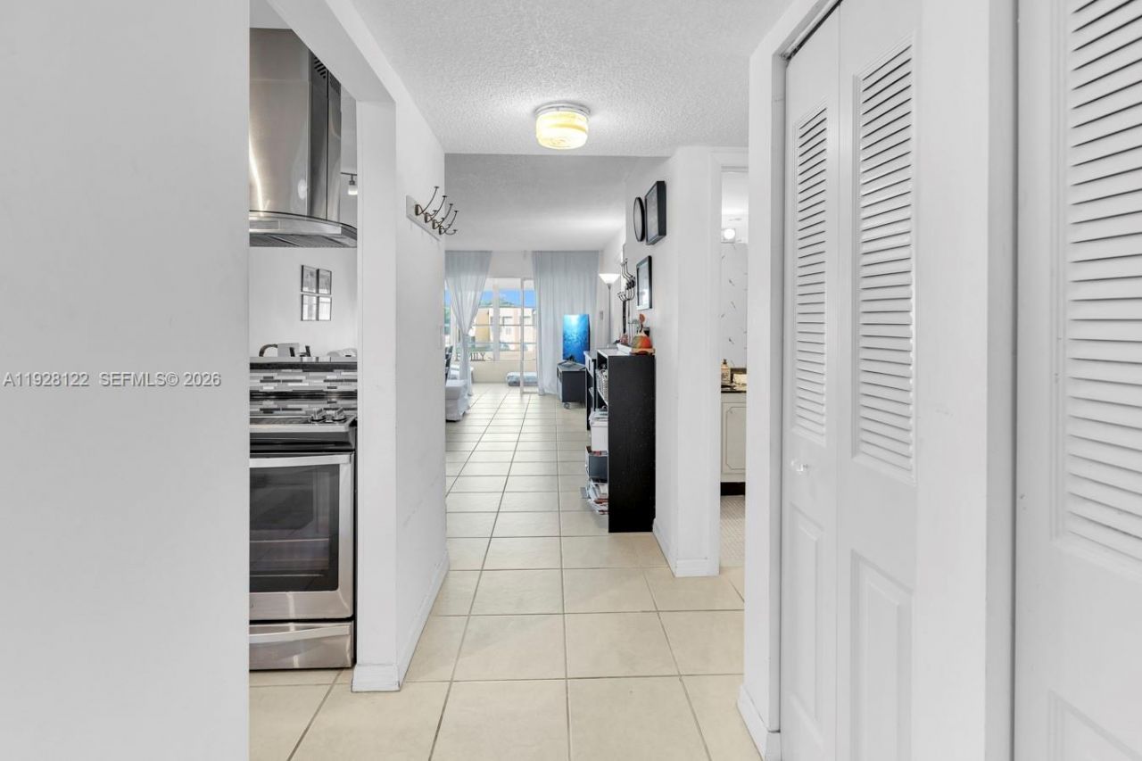 6071 NW 61st Ave, Unit 303, Tamarac, FL 33319 Photo