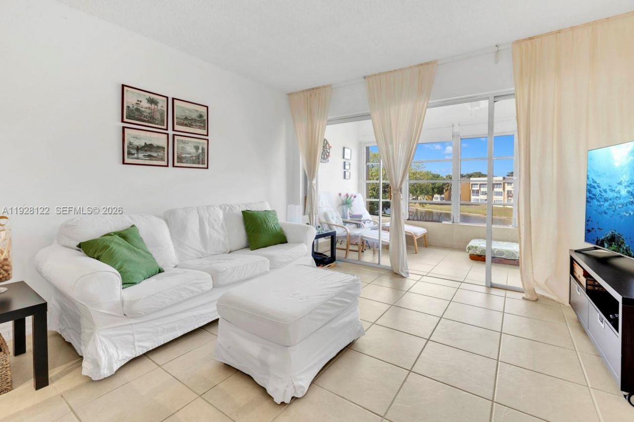 6071 NW 61st Ave, Unit 303, Tamarac, FL 33319 Photo