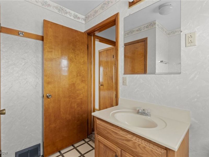 97 W 41st Street, Shadyside, OH 43947 Photo 15