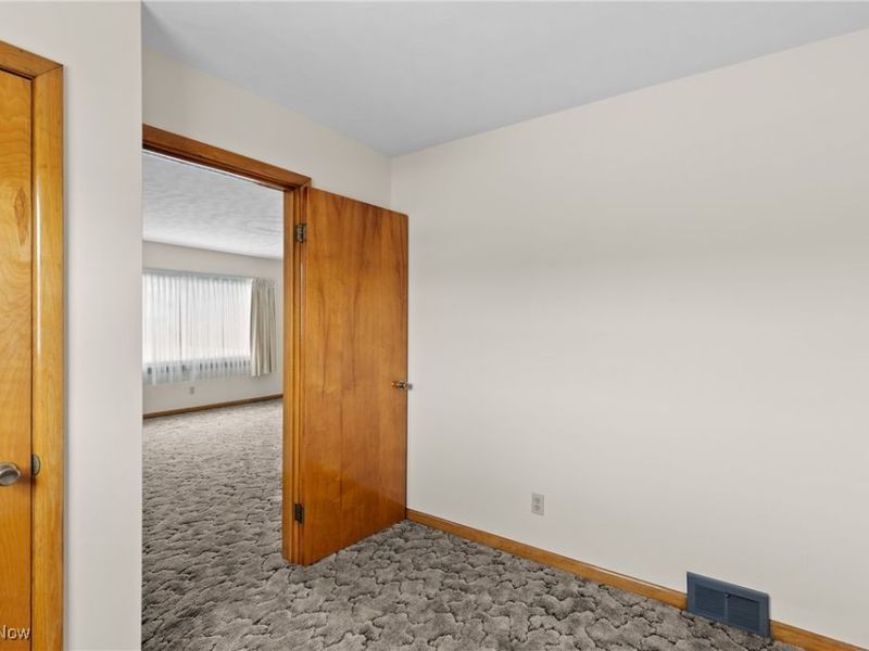 97 W 41st Street, Shadyside, OH 43947 Photo 17