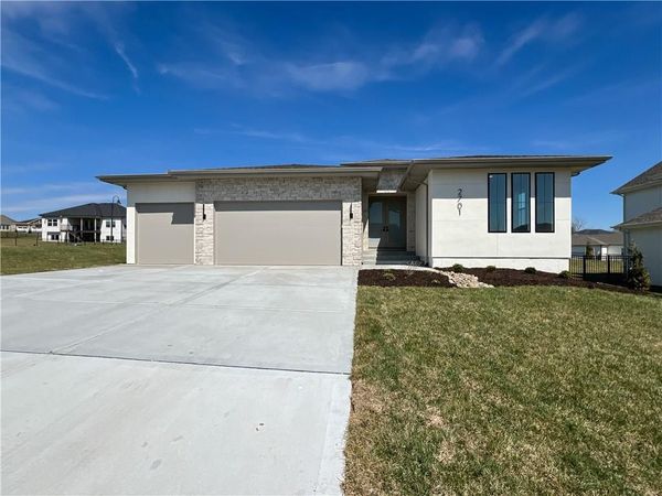 2701 Wheatley Drive, Blue Springs, MO 64029