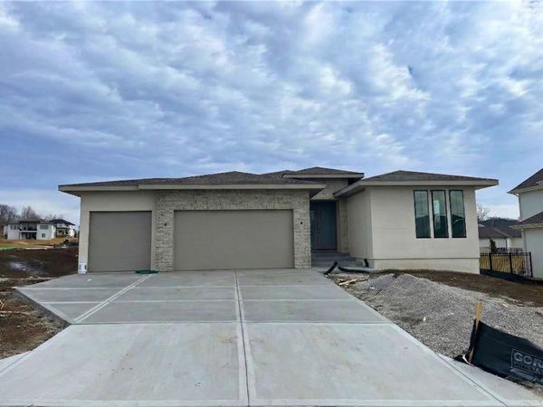 2701 Wheatley Drive, Blue Springs, MO 64029