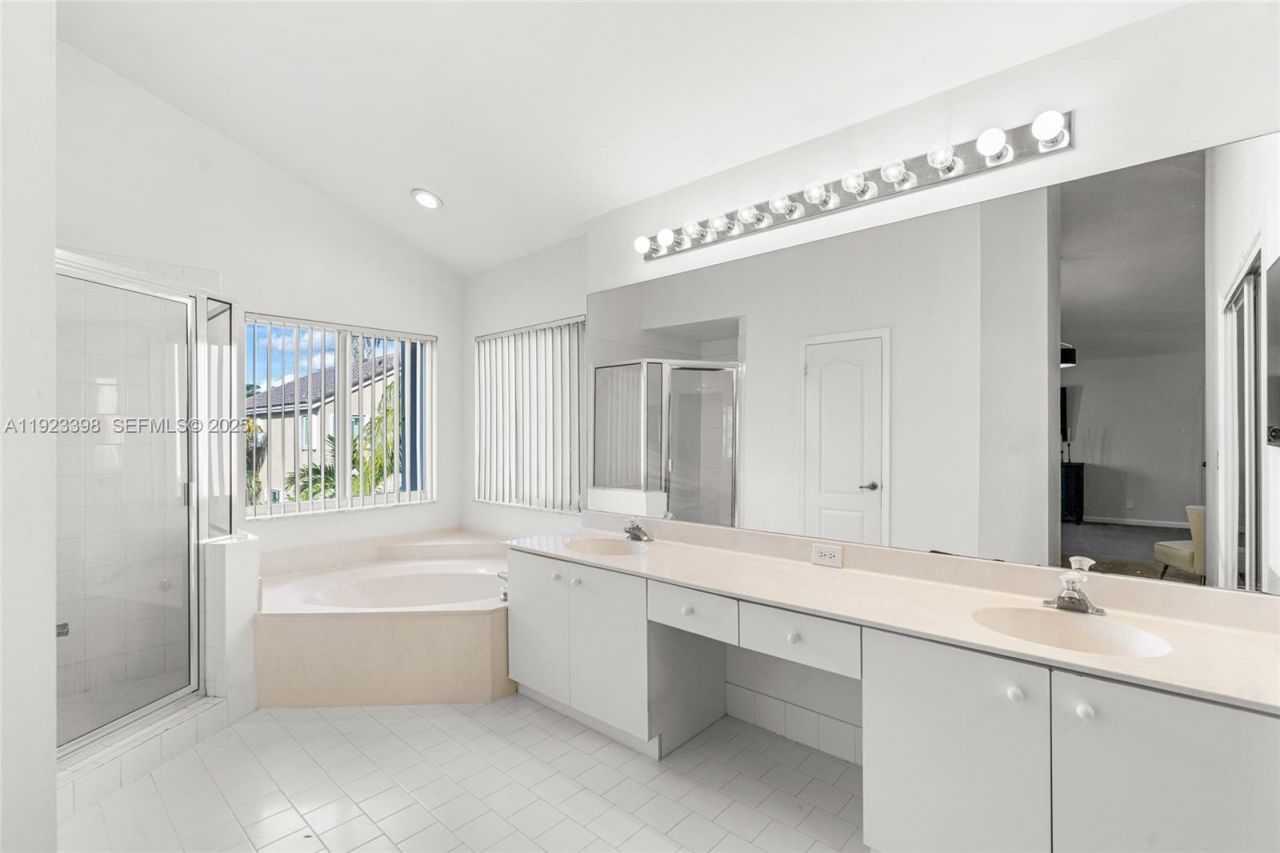 19427 NW 13th St, Pembroke Pines, FL 33029 Photo