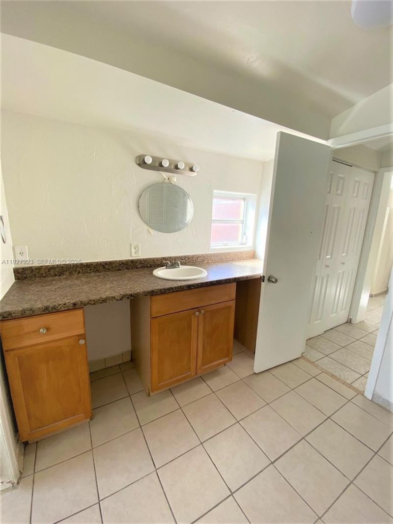 1020 NW 33rd Ave, Unit 1, Miami, FL 33125 Photo