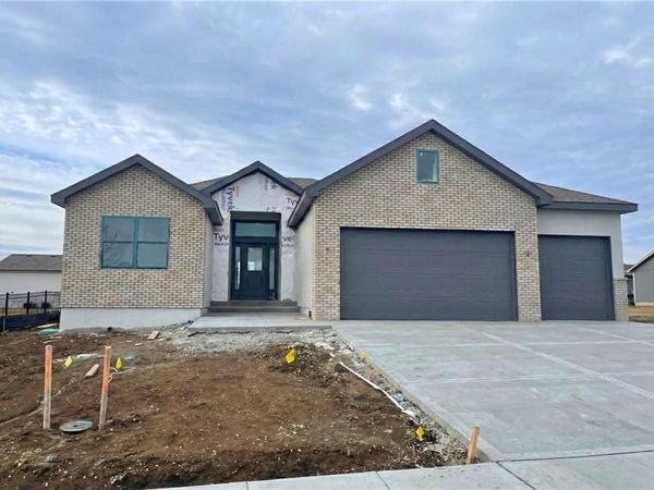 2700 Wheatley Drive, Blue Springs, MO 64029