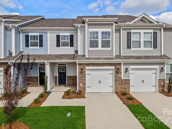 375 Creekview Road, Hendersonville, NC 28792