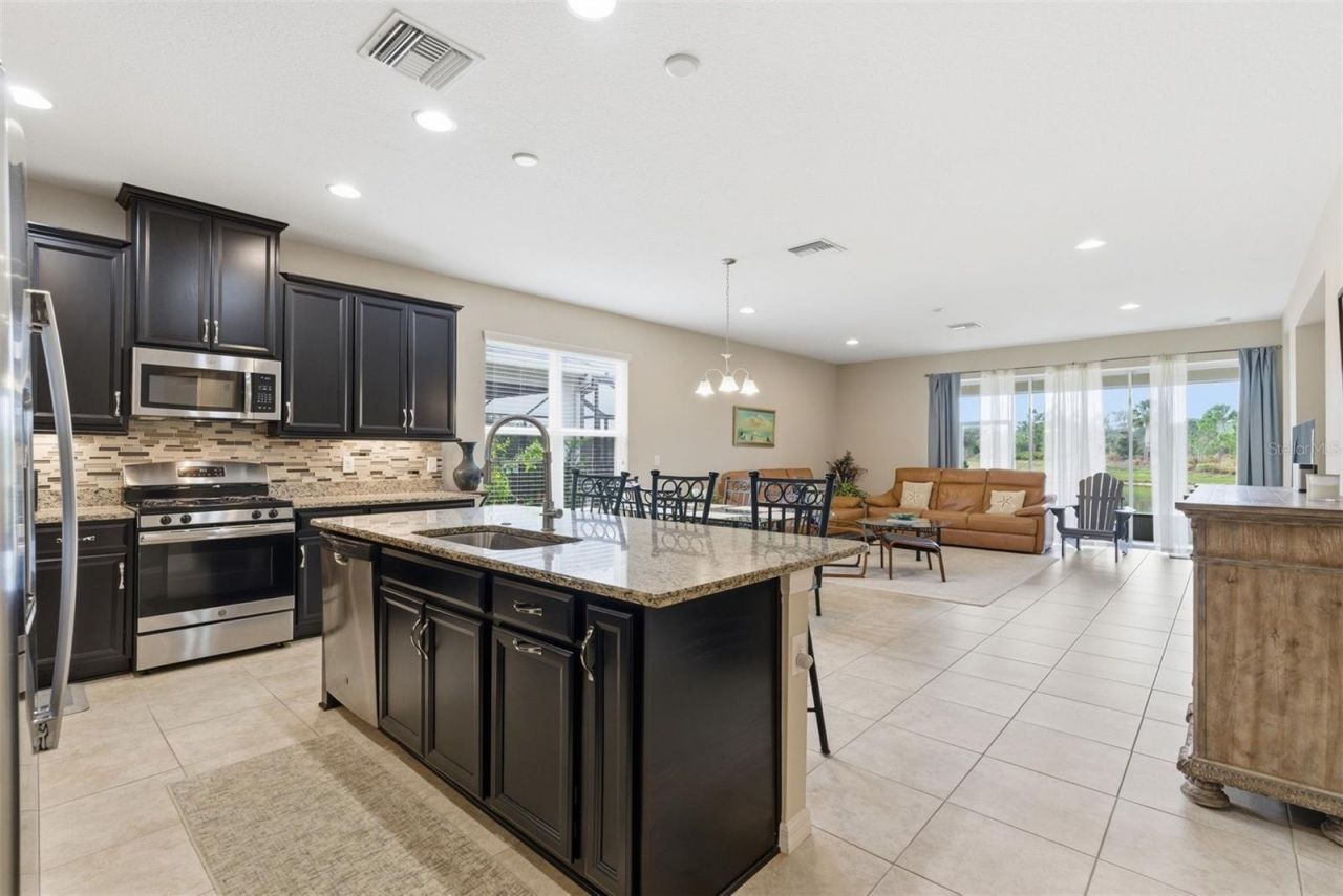 5617 Maidenstone Way, Palmetto, FL 34221 Photo