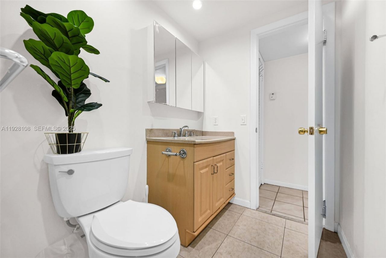 4020 N Hills Dr, Unit 29, Hollywood, FL 33021 Photo