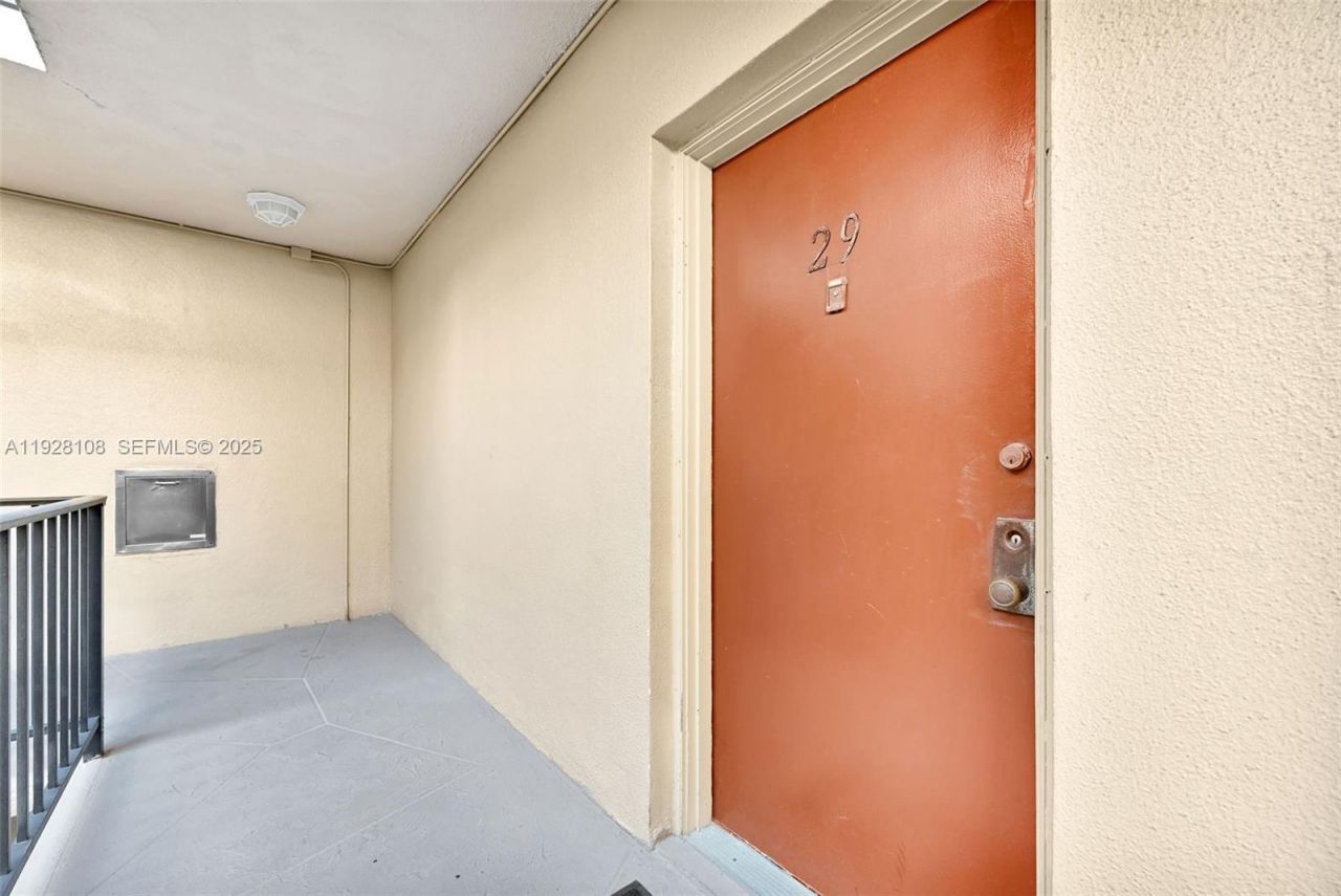 4020 N Hills Dr, Unit 29, Hollywood, FL 33021 Photo